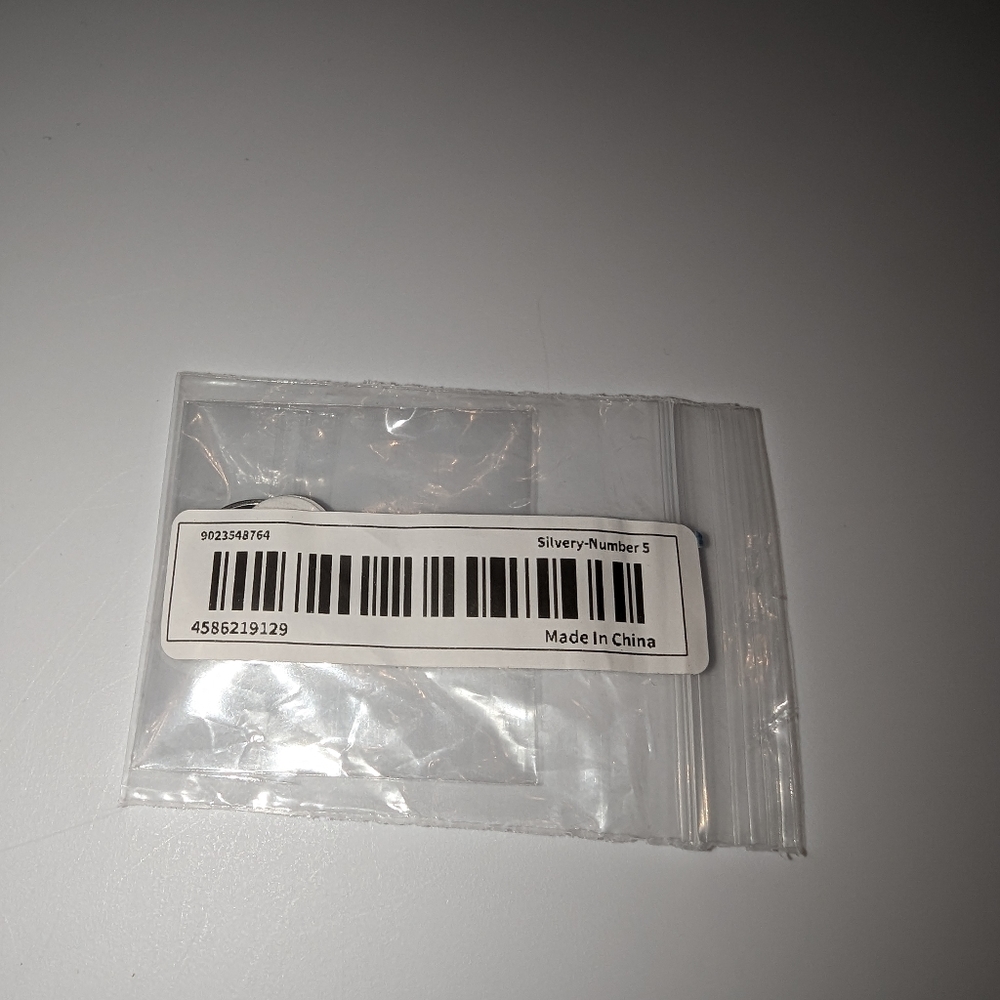 Silvery ring/band - Picture 9 of 9